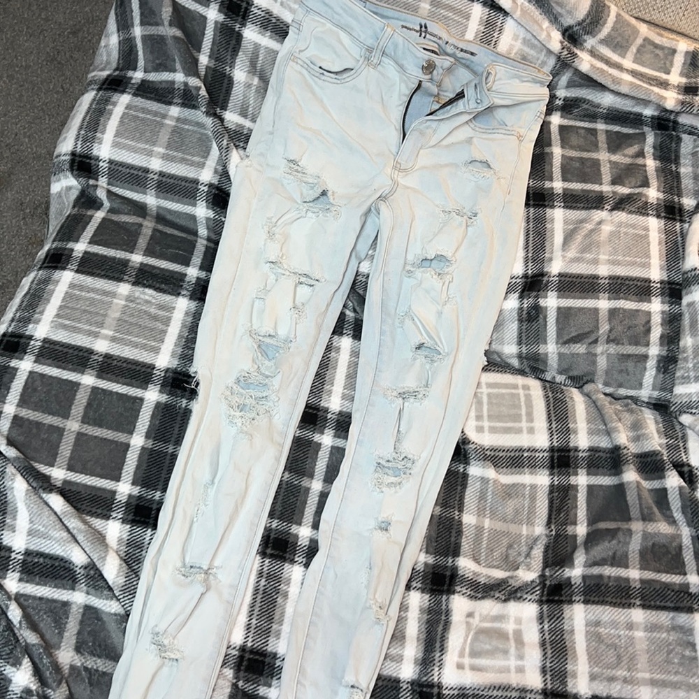American Eagle AE Size 6 Ripped Stretch Jeans